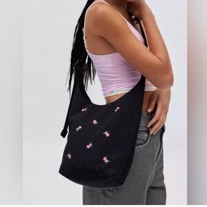 BAGGU Black Shoulder Bag with Pink Floral Design